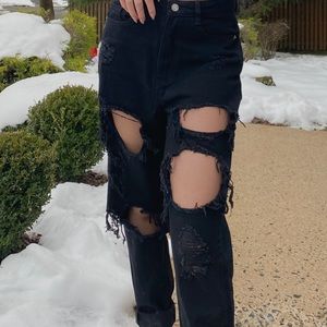 BLACK MISSGUIDED HIGH RISE RIPPED MOM JEANS